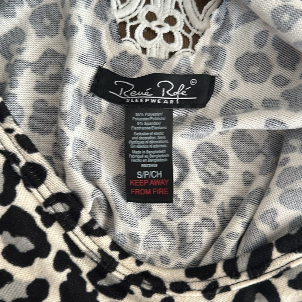 New Rene Rofe sleepwear top small* - Picture 4 of 4